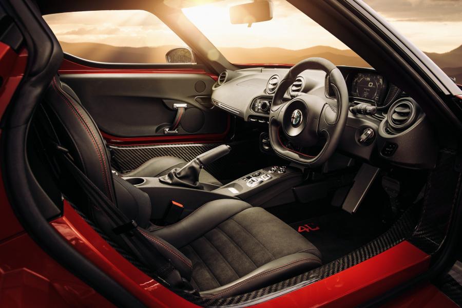 Интерьер Alfa Romeo 4C Launch Edition (960) 2015 года  (AU) (фото 29 из 40)